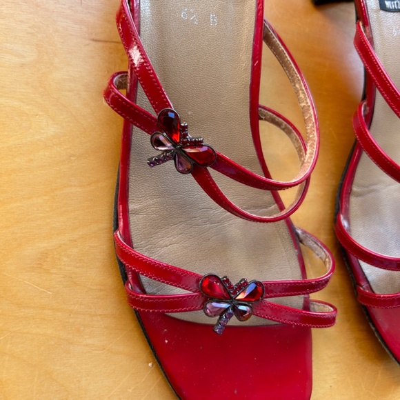 Stuart Weizman shoes and a doozy & Burke Matching bright red clutch - Picture 8 of 13